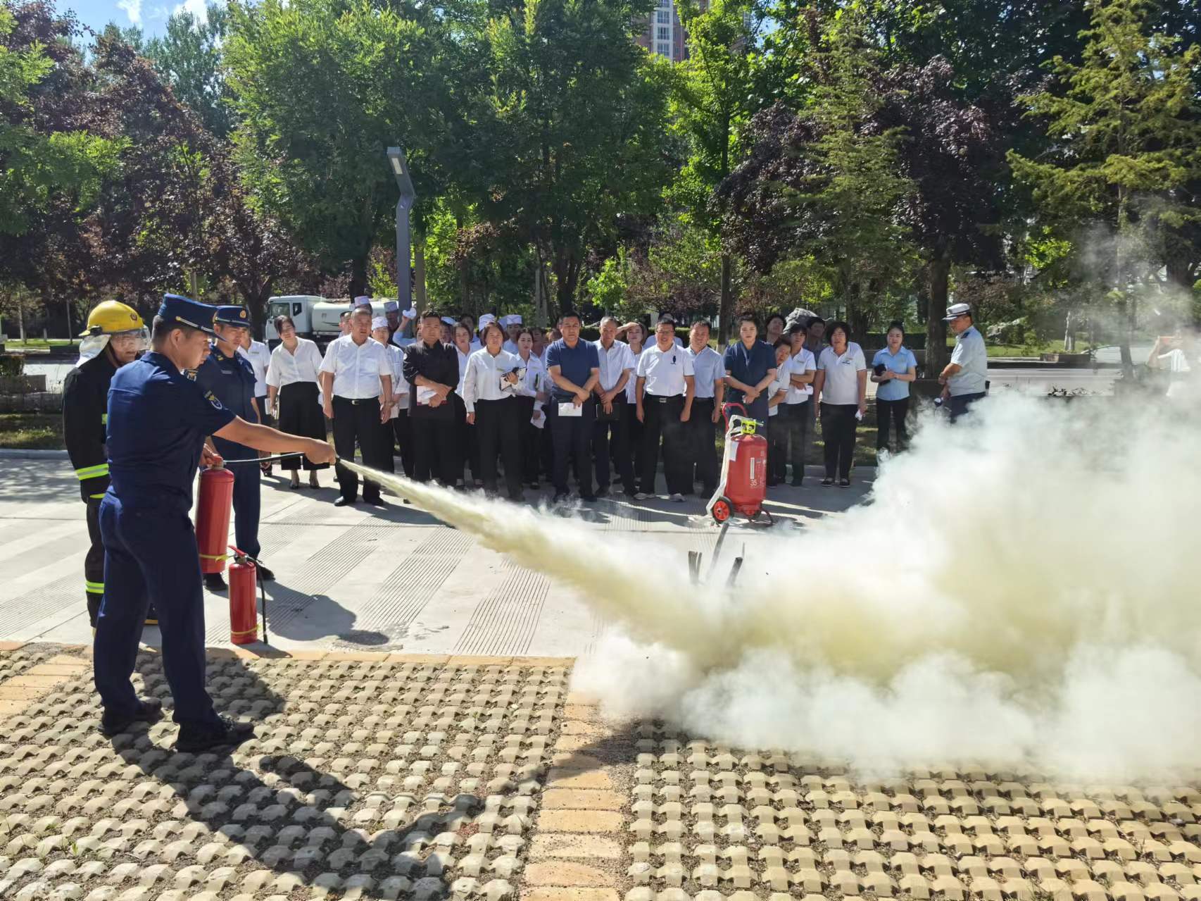 /ueditor/image/20240626/1719387385592059/6c11cb0f5c4213fe7793923c371fb95a.jpg 水生態(tài)公司:開展消防安全培訓(xùn)與演練共筑安全防線.jpg