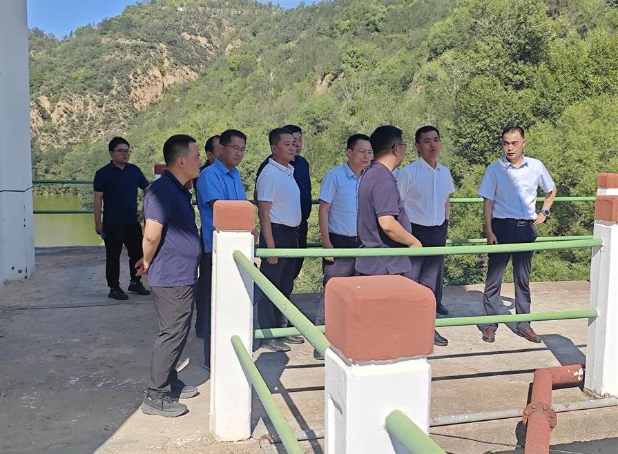 水利水電工程集團(tuán)：集團(tuán)領(lǐng)導(dǎo)赴王瑤水庫擴(kuò)容工程一線“送清涼”.jpg2.jpg
