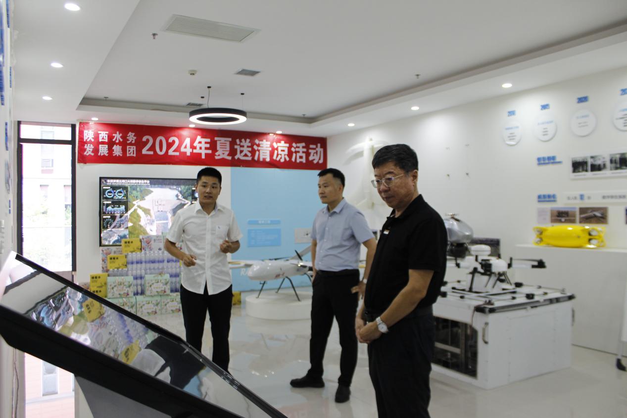 科技集團：集團領(lǐng)導(dǎo)赴科技集團智能科技公司秦創(chuàng)原研究中心“送清涼”.jpg
