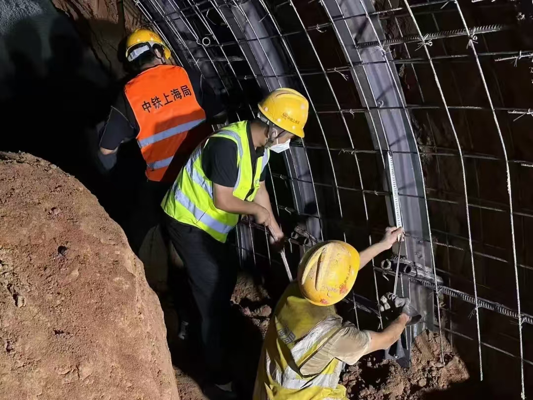 /ueditor/image/20240826/1724669007996193/466ff0e11ba279185656b7ad3f4efad3.jpg 引漢濟(jì)渭二期工程北干線最深豎井低壓洞順利貫通2.jpg